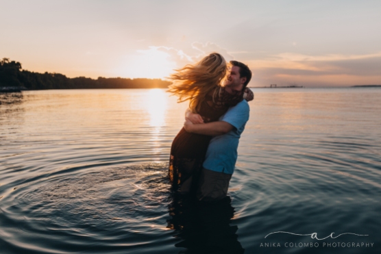 Couples session at Yorktown Beach by Richmond VA photographer Anika Colombo Photography